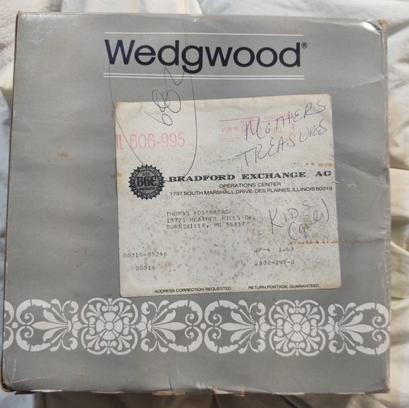 "Mother's Treasures" Collector Plate. Numbered plate by Mary Vickers. - Picture 9 of 9